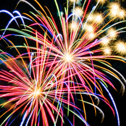 Espectáculo Fuegos Artificiales 3 minutos Premium (2 tortas, 1 mecha)